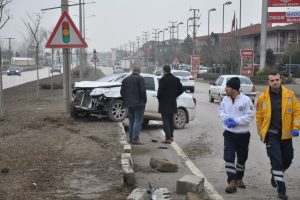 Bursa'da kazayı burnu kanamadan atlattı