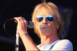 D&uuml;nyaca &uuml;nl&uuml; m&uuml;zisyen Rick Parfitt hayatını kaybetti