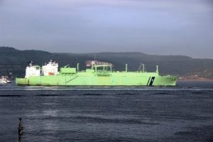 Doğalgaz tankeri boğazı kapattı