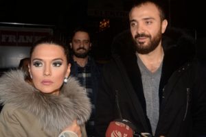 "Mikrofonların karşısına ge&ccedil;ince hanımefendi olamıyorum!"