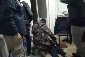 PKK'lıları yurt dışına ka&ccedil;ıran şebekeye operasyon