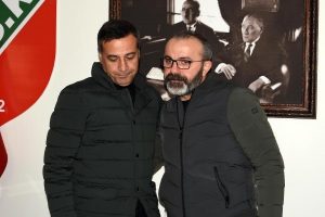 Karşıyaka'da Tolung&uuml;&ccedil; istifa etti