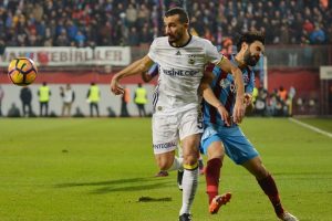 Fenerbah&ccedil;e Trabzon'da bir kez daha kazandı
