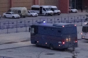 Darbeci komutandan kan donduran savunma