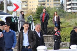 Film izler gibi izlediler