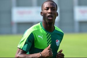 Bursaspor 2. Başkanı Ademoğlu, Advincula'nın d&ouml;neceğini a&ccedil;ıkladı