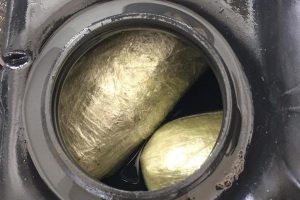 Minib&uuml;s&uuml;n yakıt deposunda 14 kilo 300 gram esrar ele ge&ccedil;ti
