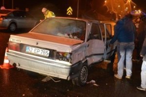 Kamyon ile otomobil &ccedil;arpıştı: 1 &ouml;l&uuml;, 3 yaralı