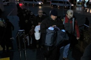 Bursa'da FET&Ouml;'n&uuml;n &ouml;ğretim g&ouml;revlisi ve adliye &ccedil;alışanı 13 kişi adliyeye sevk edildi