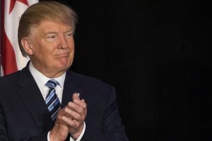 T&uuml;ketici g&uuml;veni arttı Trump 'kendisine' teşekk&uuml;r etti