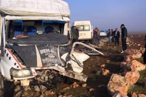 &Ouml;ğrenci servisi ile kamyonet &ccedil;arpıştı: 9 yaralı