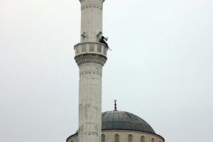 Darbe duruşmasının ikinci g&uuml;n&uuml;nde Silivri'de yine kuş u&ccedil;urtulmuyor