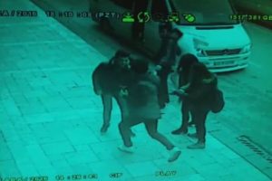 Yan bakma kavgası kamerada