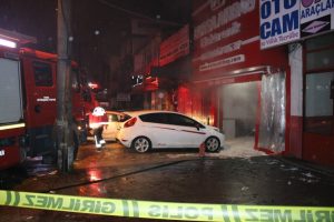 Bursa'da korkutan d&uuml;kkan yangını; 1 yaralı