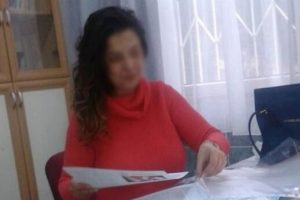 İlkokulda kız &ouml;ğrenciyi i&ccedil; &ccedil;amaşırı ile sınıfta dolaştırdı iddiası!