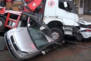 İstanbul'da kamyon dehşeti: 6 aracı ezdi