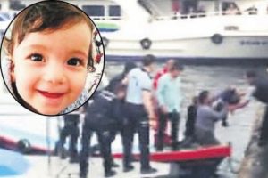 Bebeği iskeleden denize d&uuml;şm&uuml;şt&uuml;! Anneye akılalmaz su&ccedil;lama
