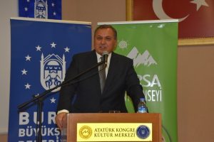 Bursa'da H&uuml;seyin &Ouml;zdilek'ten gen&ccedil;lere nasihat