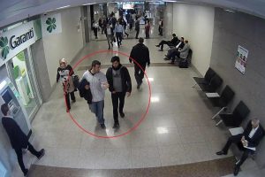 Adliyeyi mesken tutan hırsızlar g&uuml;venlik kamerasında