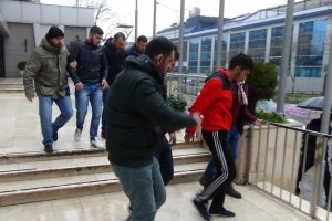 Bursa'da dolandırıcıya altınlarını b&ouml;yle teslim etti