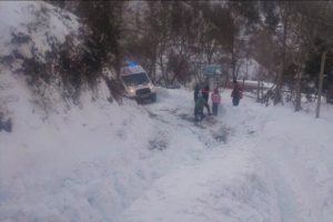 Yaylada mahsur kalan bebeğe 11 saat sonra ulaşılabildi