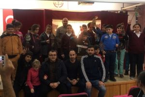 Bursa'da &ouml;ğrencilere 'Karag&ouml;z ve Hacivat` morali