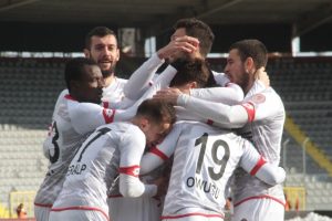 Gen&ccedil;lerbirliği'nden Amedspor'a yarım d&uuml;zine gol