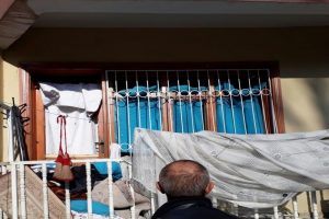 Eve el bombalı saldırı: 1 &ouml;l&uuml;