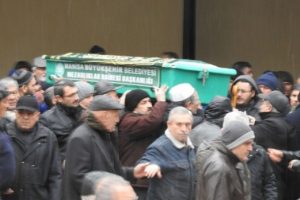 Cenaze namazı sırasında akıllara durgunluk veren olay