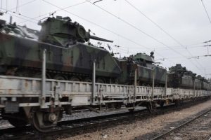 Fırat Kalkanı'nda birlikler ikmal ediliyor