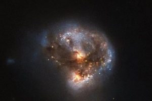 Hubble teleskopu yeni bir galaksi keşfetti!