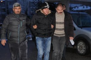 Emekli kadın &ouml;ğretmen ile annesini &ouml;ld&uuml;resiye d&ouml;vd&uuml;ler