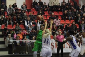 Samsun Canik Belediyespor sahasında yenildi