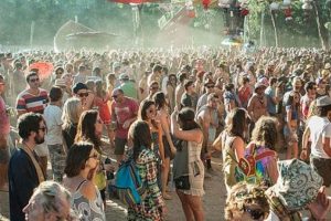 Avustralya'da m&uuml;zik festivalinde izdiham