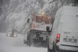 Bursa'da 17 il&ccedil;ede 152 mahalle yolu a&ccedil;ıldı