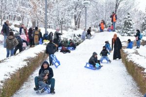 Başkent'te &ccedil;ocuklara &uuml;cretsiz kızak hizmeti