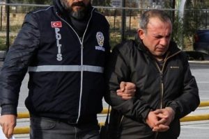 6 yıldır aranan şahıs l&uuml;ks otelde sahte kimlikle yakalandı