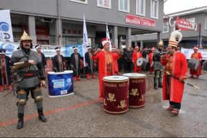 Anadolu Gen&ccedil;lik Derneği'nden mehteranlı yılbaşı protestosu