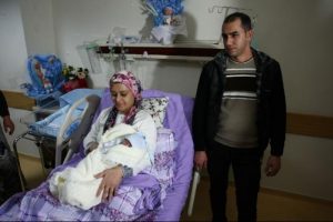 2017 yılının ilk bebeği Nevşehir'de d&uuml;nyaya geldi