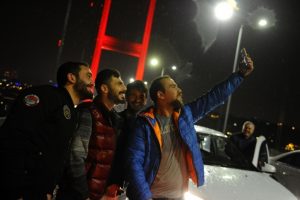 15 Temmuz Şehitler K&ouml;pr&uuml;s&uuml;'nde yılbaşı coşkusu