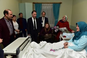 Bursa'da 2017'nin ilk bebekleri d&uuml;nyaya geldi