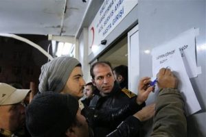 Hain saldırı sonrası yaralı yakınları hastanede liste oluşturdu