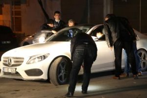 Otomobilinde başından vurulmuş halde bulundu