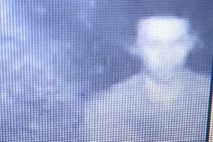 Saldırgana ait polisin elindeki en net fotoğraf