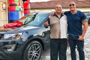Dwayne Johnson'dan babasına s&uuml;rpriz