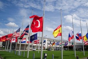NATO'da bayraklar yarıya indirildi