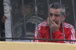 Eşi ayrılmak isteyince 10 yaşındaki oğlunu rehin aldı