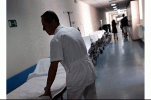 Yunanistan'da sağlık sistemi &ccedil;&ouml;kt&uuml;! &Ouml;l&uuml;mc&uuml;l enfeksiyon tehlikesi!