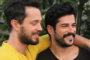 Burak &Ouml;z&ccedil;ivit Dubai'ye gitti, kankası Murat Boz'u ge&ccedil;ti