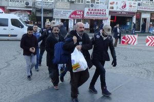 Bursa'da g&ouml;zaltına alınan HDP'liler adliyede!